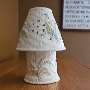 Tea Lighght Elegant White Ceramic Lamp with Floral Design